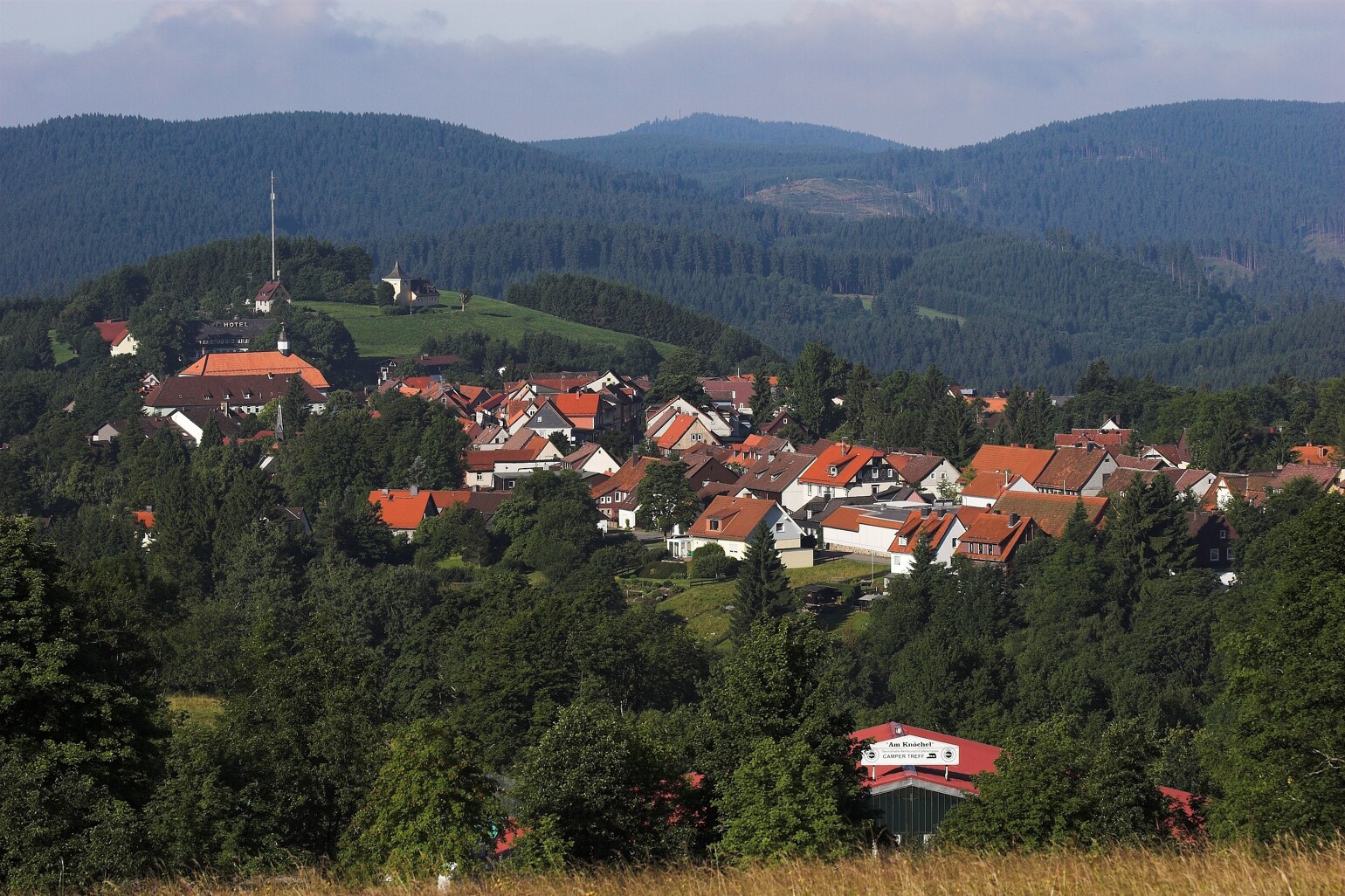 Glockenberg und Oberstadt, aufgenommen von der Jordanshöhe.